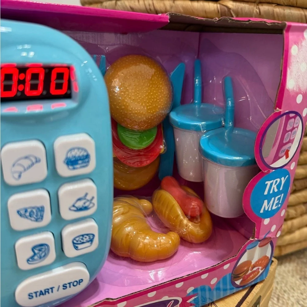 New Kids 18 Pc Electronic Microwave, Pretend Food & Utensils Kitchen Play Set